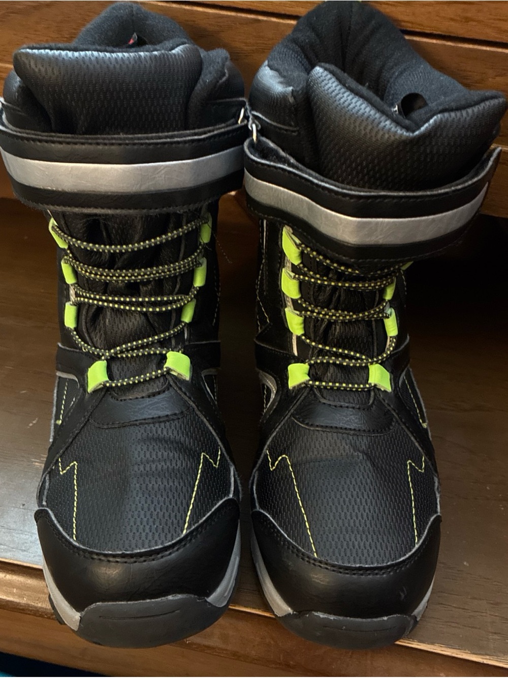 Kids Totes Winter snow boots size 2 youth Warm 3M thinsulate Water resistant